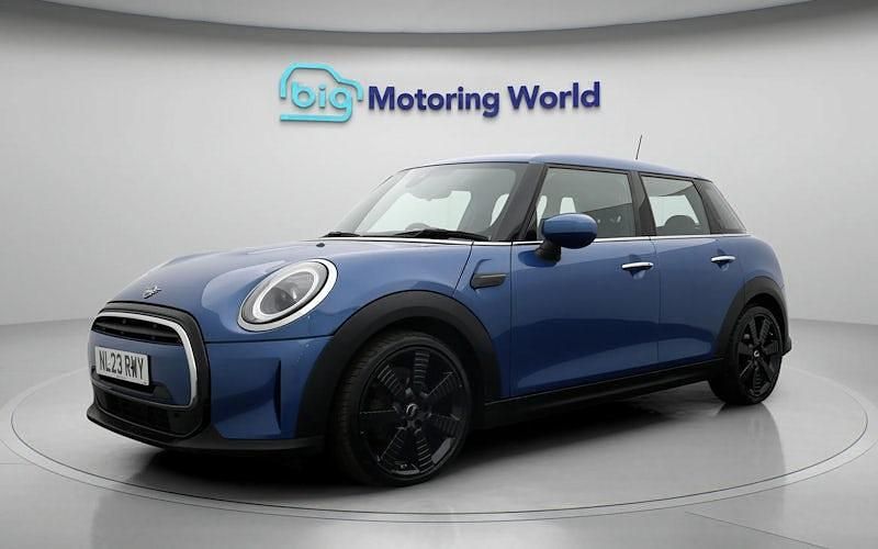 Usado Mini Cooper Exclusive 136 CV (100 kW) 2022 Azul Utilitario