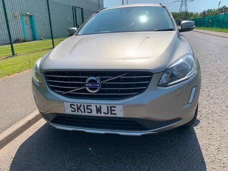 Used Volvo XC60 SE 2015 Gold SUV