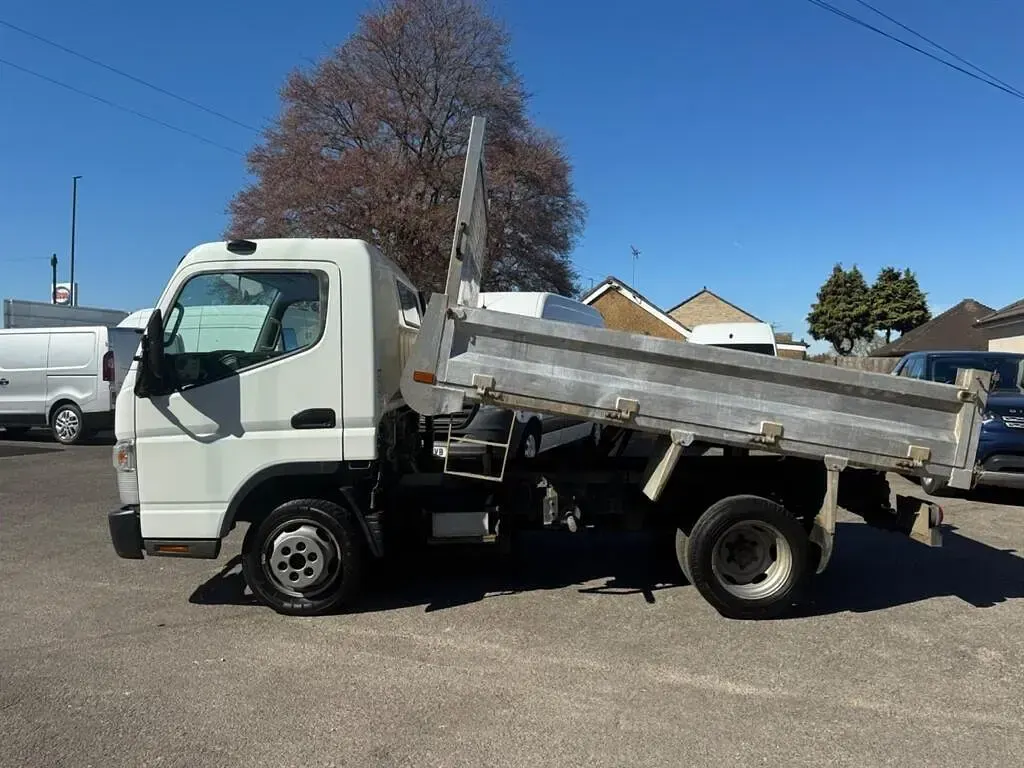 Used Mitsubishi Canter 128 HP (94 kW) 2015 White Cabriolet