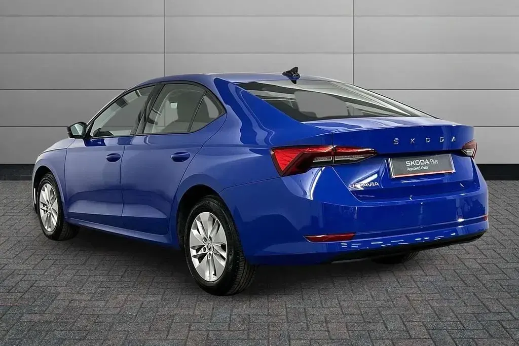 Begagnad Skoda Octavia SE 110 HK (80 kW) 2022 Blå Halvkombi