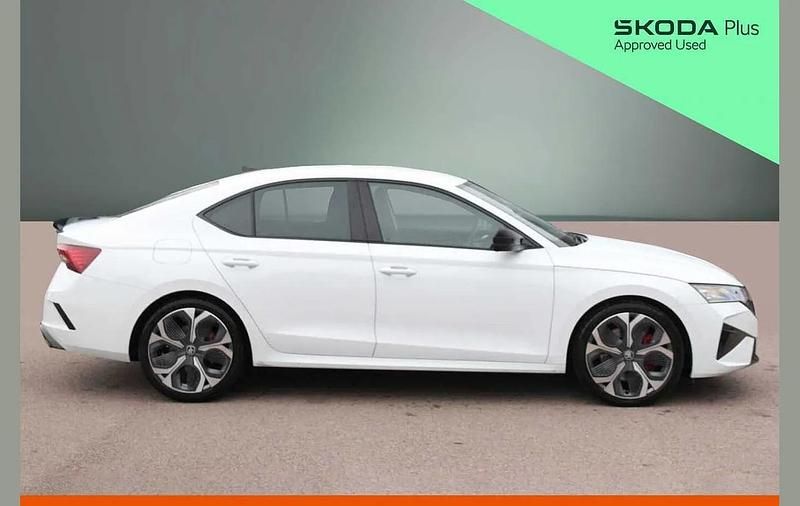 Used Skoda Octavia vRS 261 HP (191 kW) 2025 White Hatchback