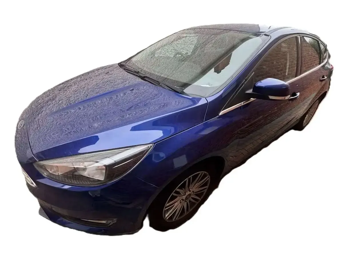 Used Ford Focus Zetec 125 HP (91 kW) 2017 Blue Hatchback