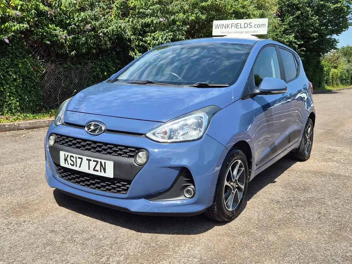 Used Hyundai i10 Premium 66 HP (48 kW) 2017 Blue Hatchback