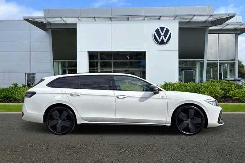 Used VW Passat R-line 150 HP (110 kW) 2025 White Estate
