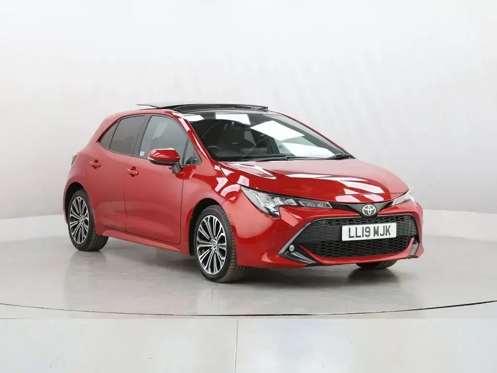 Used Toyota Corolla Design 116 HP (85 kW) 2019 Red Hatchback