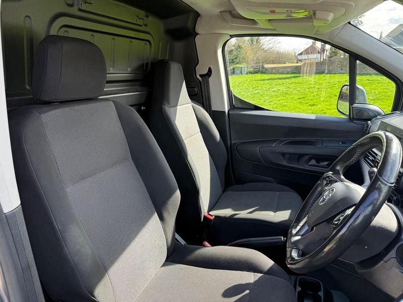 Used Vauxhall Combo Edition 100 HP (73 kW) 2021 Grey MPV
