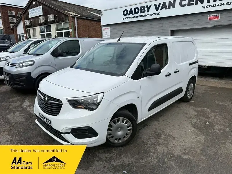 Used Vauxhall Combo Sportive 100 HP (73 kW) 2020 White MPV