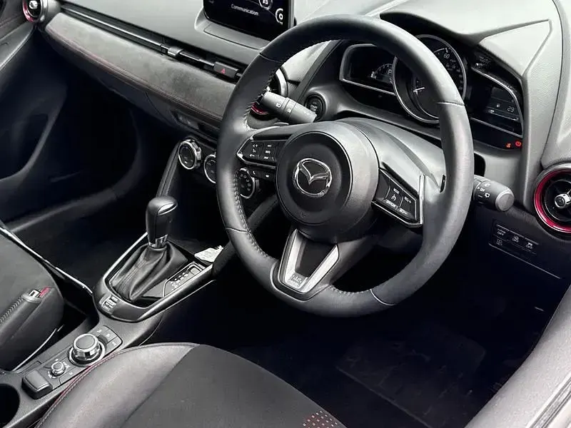 Usado Mazda 2 Homura-Aka 116 HP (85 kW) 2024 Cinzento Citadino