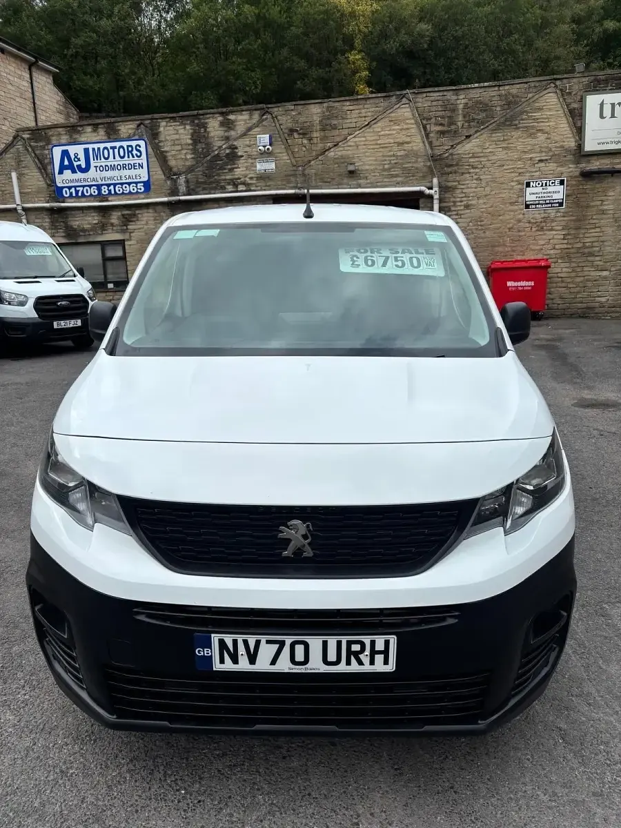 Used Peugeot Partner 131 HP (96 kW) 2021 White MPV
