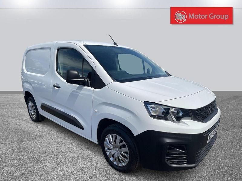 White Used 2021 Peugeot Partner S MPV | £6,990 (Super price) - Image 1/4