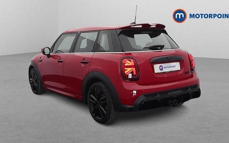 Begagnad Mini Cooper S Hatch 178 HK (130 kW) 2022 Röd Halvkombi