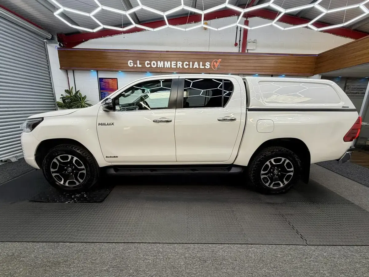 Used Toyota HiLux 150 HP (110 kW) 2023 White Pickup