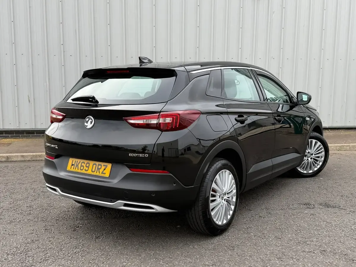 Used Vauxhall Grandland X Business Edition 130 HP (95 kW) 2019 Black SUV