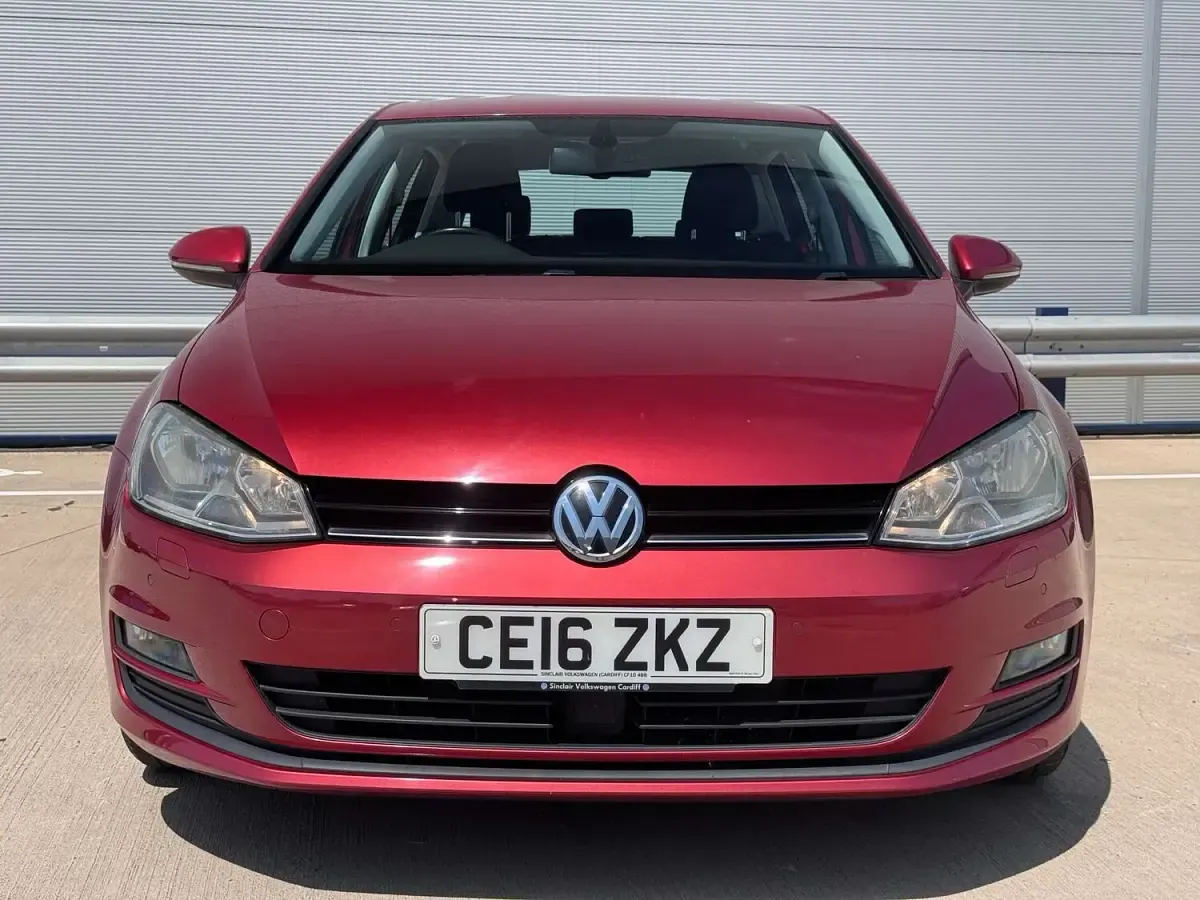 Used VW Golf VII Edition 125 HP (91 kW) 2016 Red Hatchback