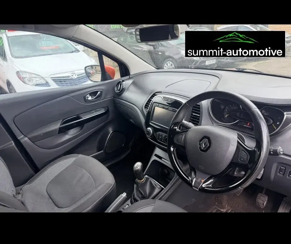 Used Renault Captur Dynamique 90 HP (66 kW) 2015 Black SUV