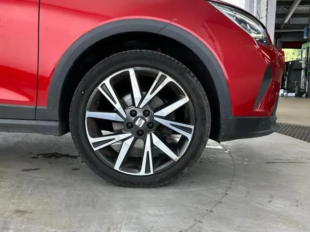 Used Seat Arona FR 110 HP (80 kW) 2023 Desire red with black roof SUV