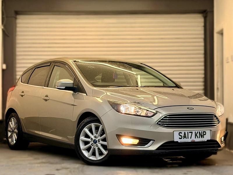 Begagnad Ford Focus Titanium 120 HK (88 kW) 2017 Silver Halvkombi