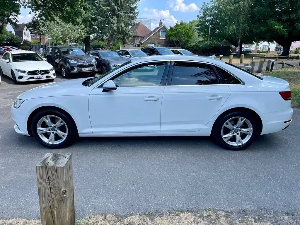 Used Audi A4 Sport 150 HP (110 kW) 2018 White Sedan