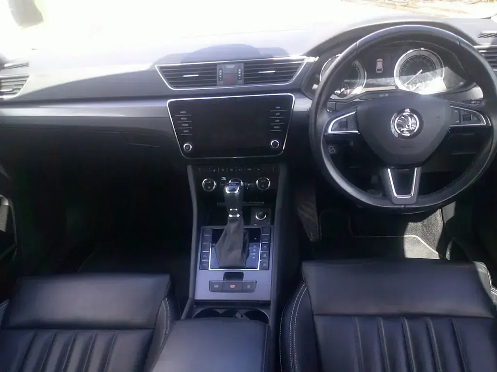 Gebraucht Skoda Superb SE L 218 PS (160 kW) 2020 Silber Kombi
