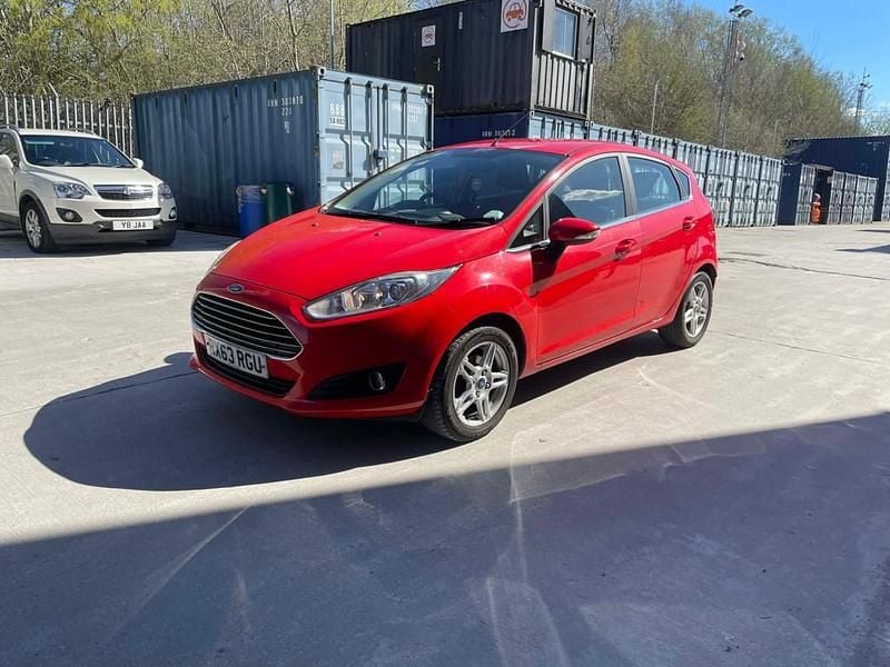 Used Ford Fiesta Zetec 82 HP (60 kW) 2013 Red Hatchback
