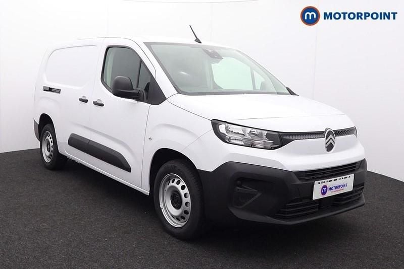 White New 2025 Citroën Berlingo MPV | £17,999 (Good price) - Image 1/4
