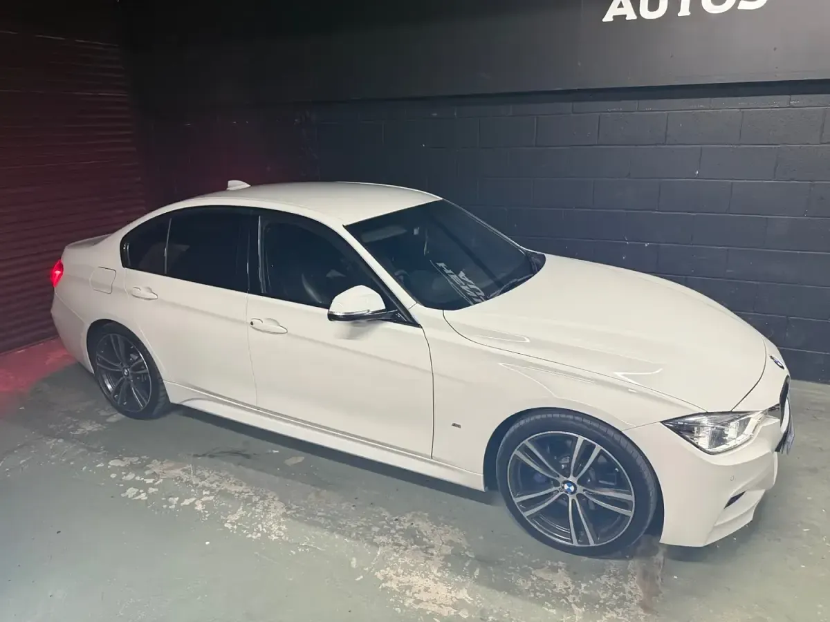 Begagnad BMW 330e M Sport 2017 Vit Sedan