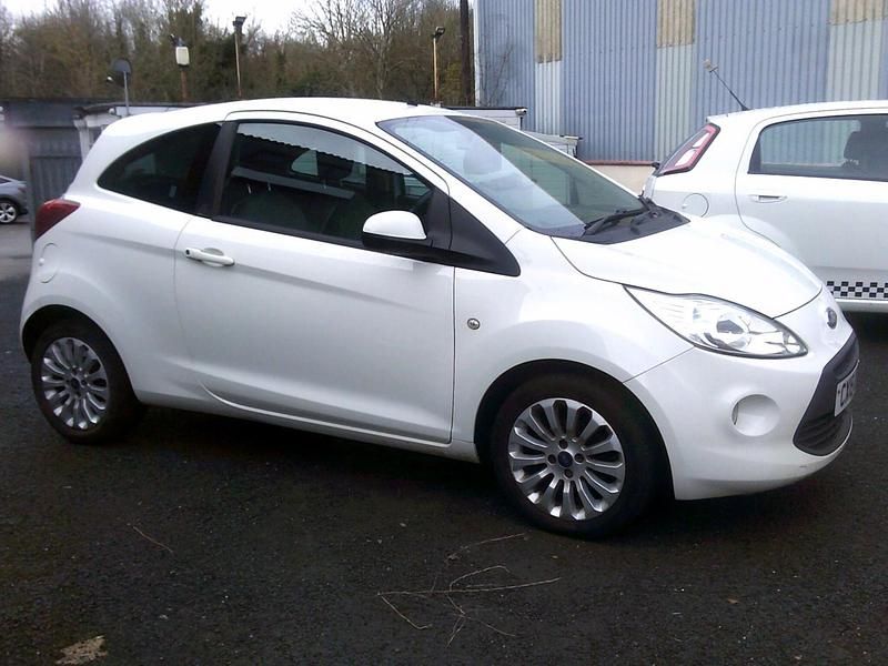 White Used 2015 Ford Ka Zetec Hatchback | £3,995 (Fair price) - Image 1/4