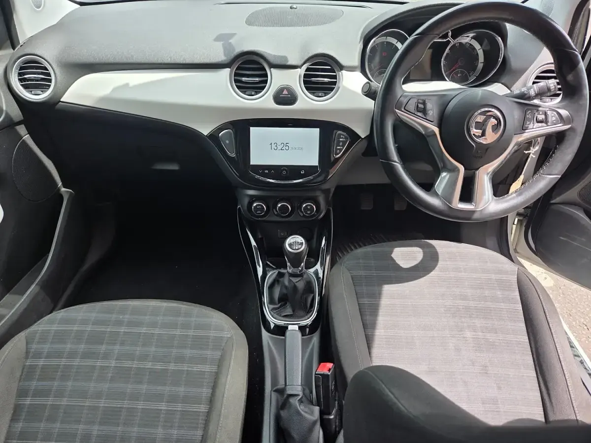 Used Vauxhall Adam Glam 100 HP (73 kW) 2015 White Hatchback