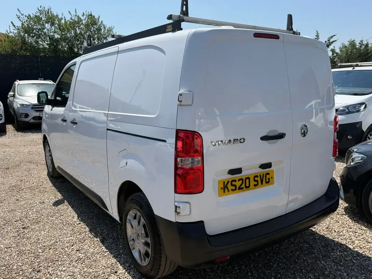 Used Vauxhall Vivaro 120 HP (88 kW) 2020 White MPV