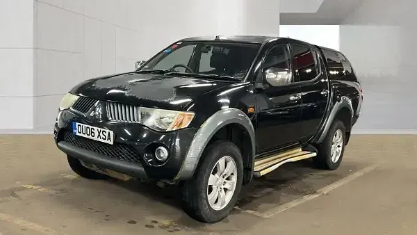 Käytetty Mitsubishi L200 Elegance 134 HP (98 kW) 2006 Musta Nouto