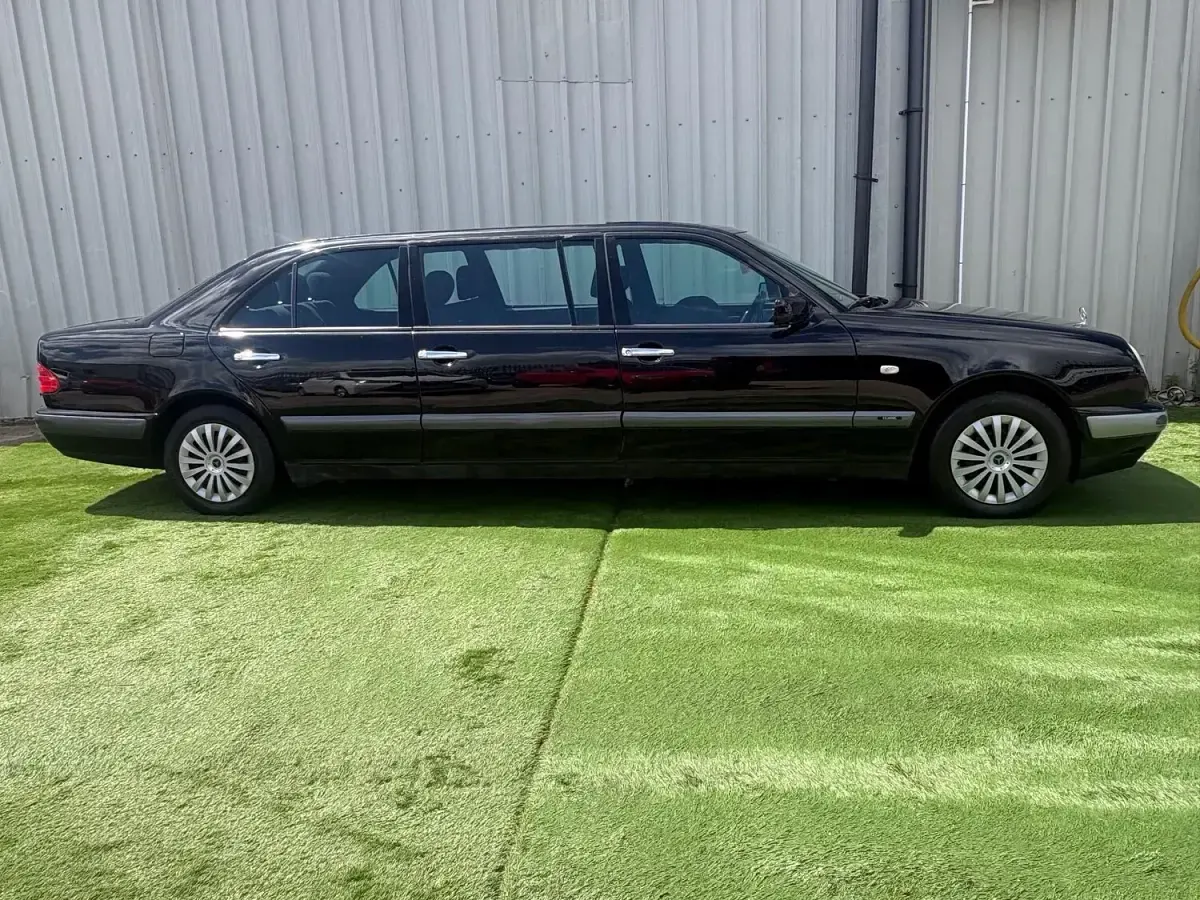 Used Mercedes E240 Classic 1999 Black Sedan