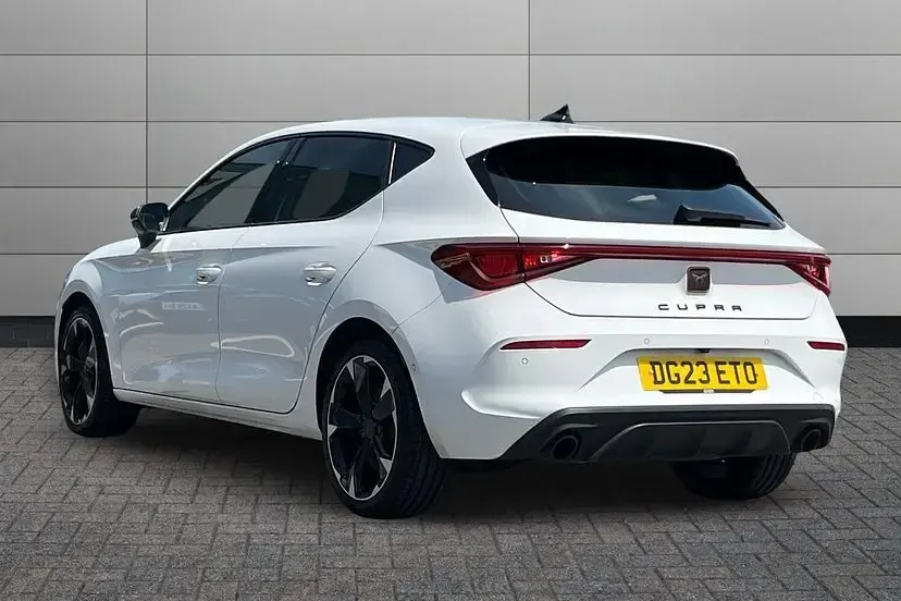 Used Cupra Leon VZ1 242 HP (177 kW) 2023 Nevada white Hatchback