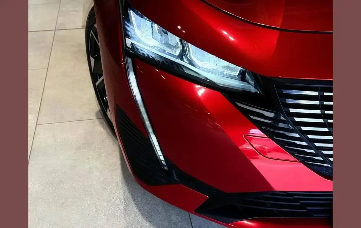 Used Peugeot 308 Allure Premium 129 HP (94 kW) 2022 Red Hatchback