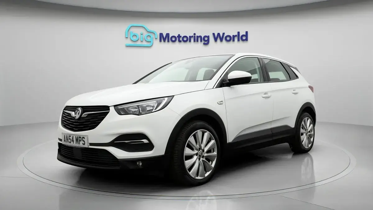 Used Vauxhall Grandland X Elite 130 HP (95 kW) 2019 White SUV