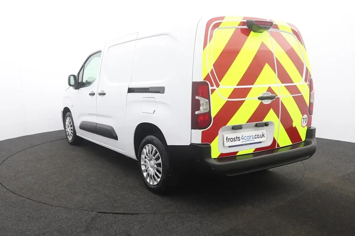 Used Toyota Proace 120 HP (88 kW) 2025 White MPV