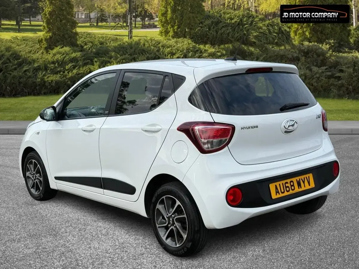 Used Hyundai i10 GO! 67 HP (49 kW) 2018 White Hatchback