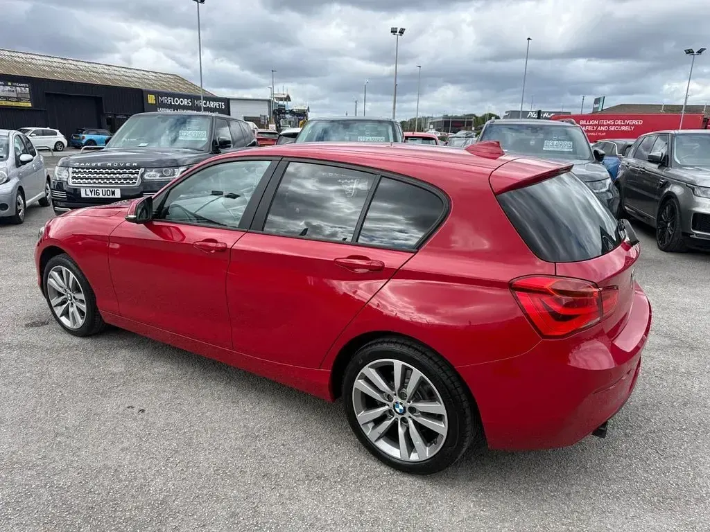 Used BMW 118 Sport Line 2015 Red Hatchback