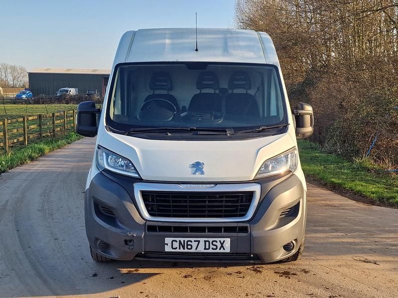 Used Peugeot Boxer 130 HP (95 kW) 2017 White Van