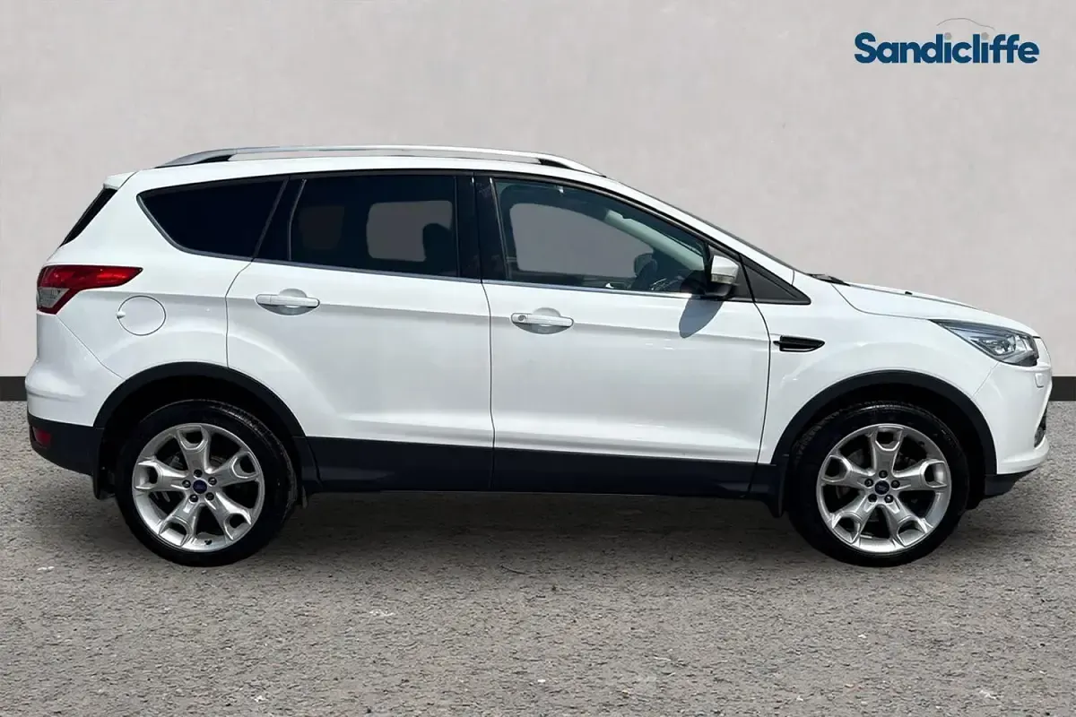 Käytetty Ford Kuga Titanium X 180 HP (132 kW) 2015 Valkoinen Katumaasturi