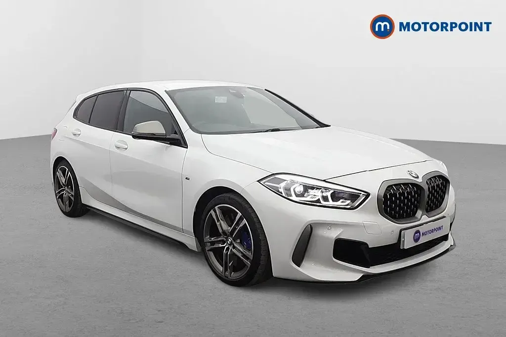 Begagnad BMW M135 2022 Vit Halvkombi