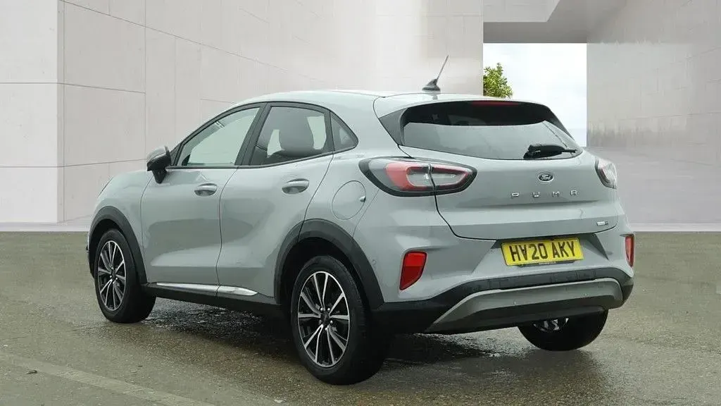 Usado Ford Puma Titanium 125 CV (91 kW) 2020 Gris SUV