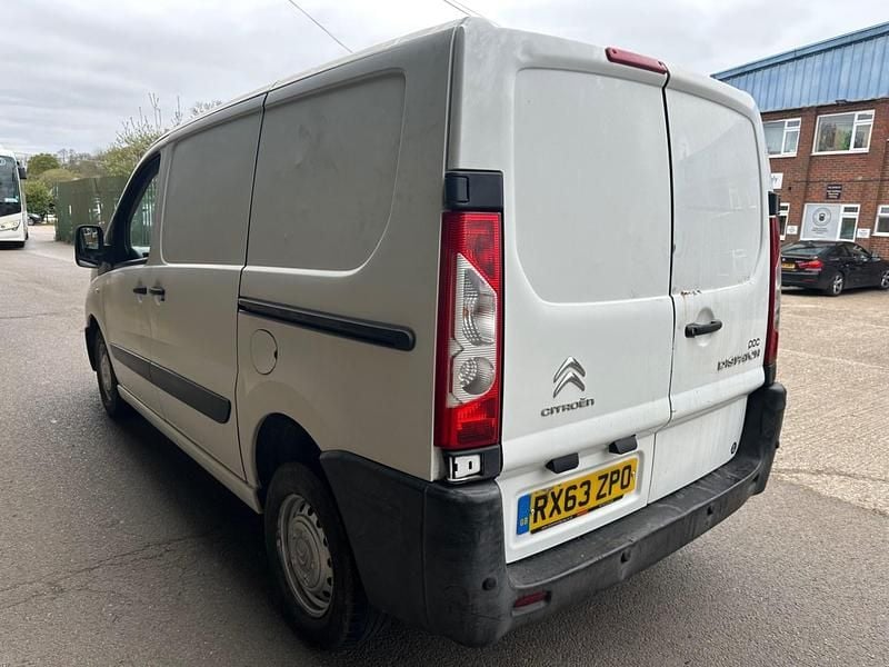 Begagnad Citroën Dispatch 90 HK (66 kW) 2013 Vit Minibuss