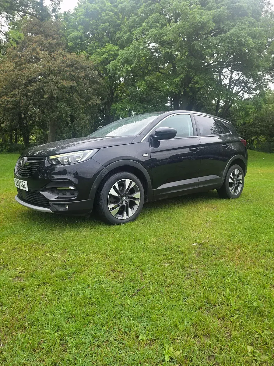 Used Vauxhall Grandland X Sport 130 HP (95 kW) 2019 Black SUV