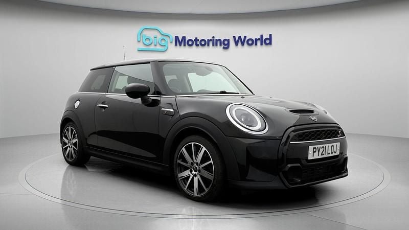 Used 2021 Mini Cooper S Classic Hatchback | £14,200 (Good price) - Image 1/4