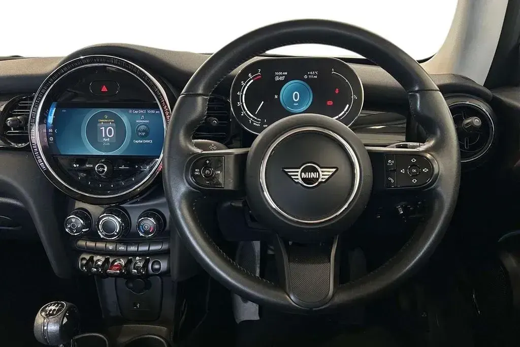 Używany Mini Cooper Classic 134 KM (98 kW) 2022 Czarny Hatchback