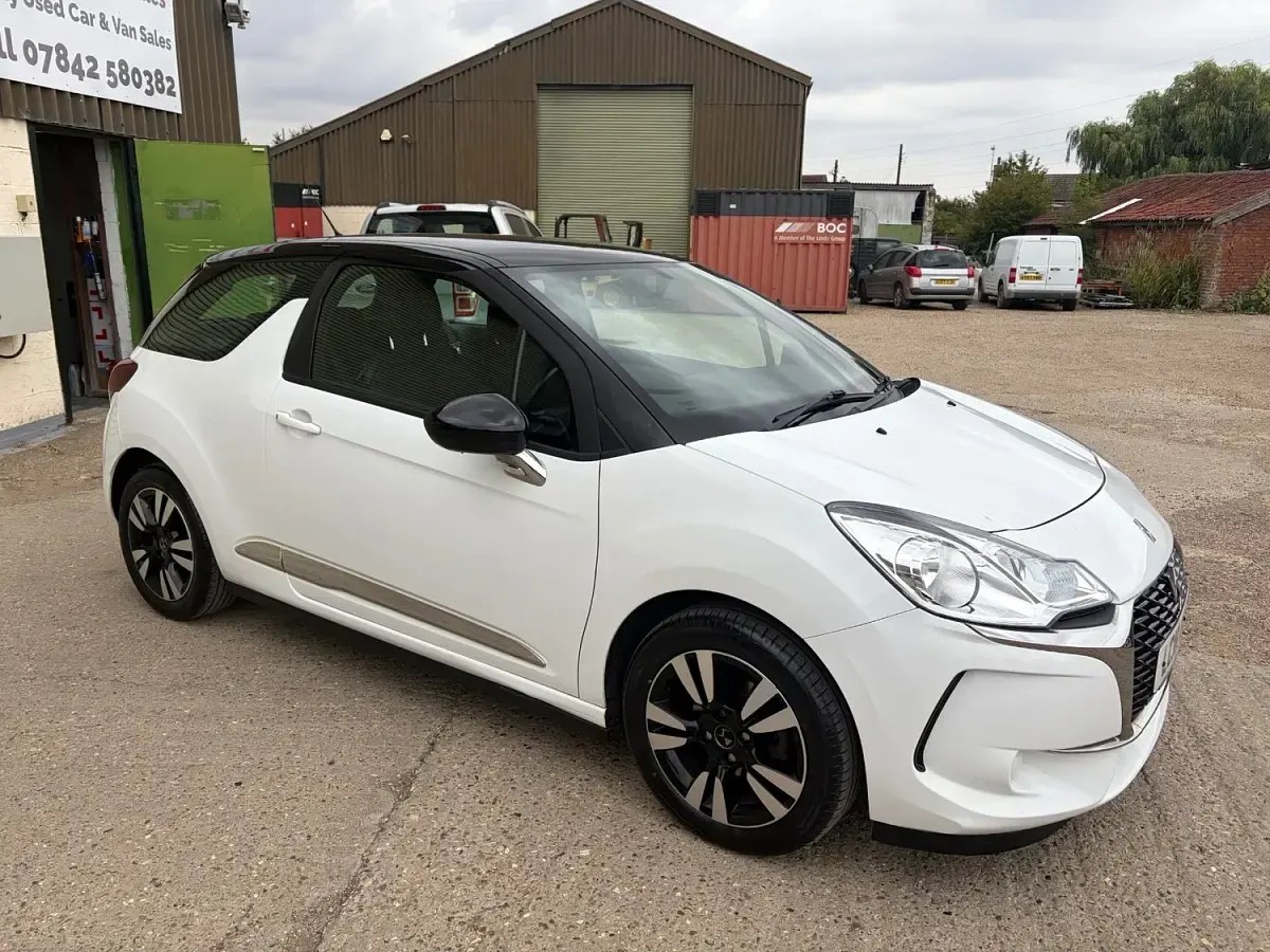Used DS Automobiles DS3 Chic 2018 White Hatchback