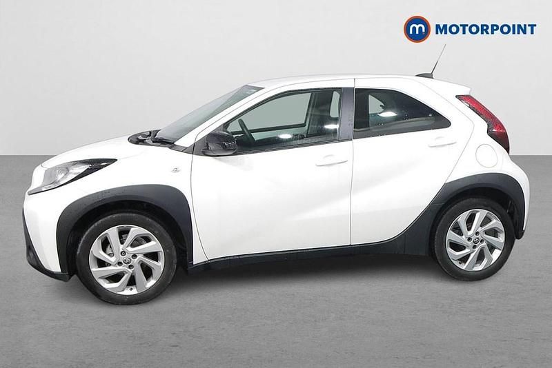 Used Toyota Aygo X PURE 2022 White SUV