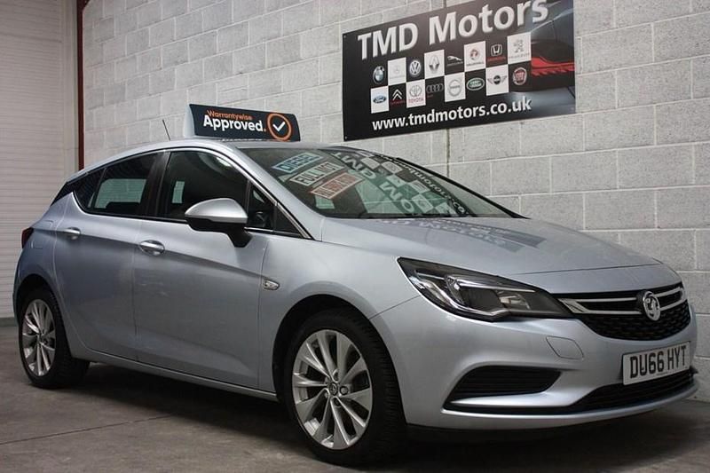 Silver Used 2016 Vauxhall Astra Design Edition Hatchback | £5,995 (Fair price) - Image 1/1