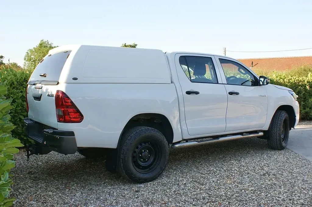 Used Toyota HiLux Active 150 HP (110 kW) 2023 White Pickup