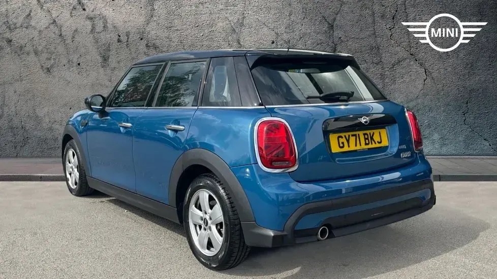 Used Mini Cooper Classic 134 HP (98 kW) 2021 Blue Hatchback